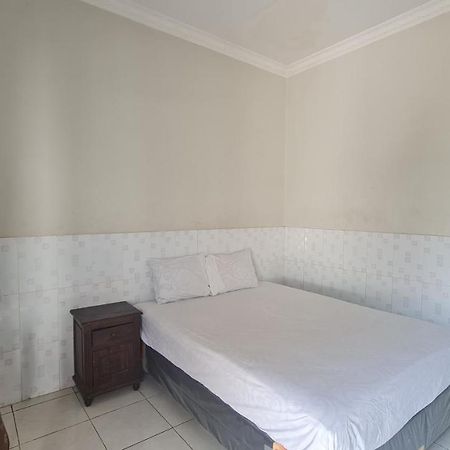 Oyo 90831 Hotel Gardenia Prambanan Solo Esterno foto