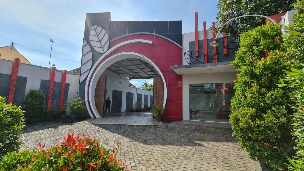 Oyo 90831 Hotel Gardenia Prambanan Solo Esterno foto