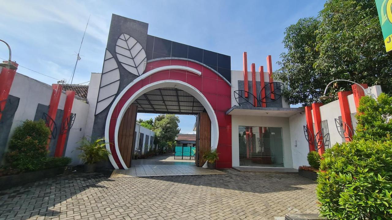 Oyo 90831 Hotel Gardenia Prambanan Solo Esterno foto