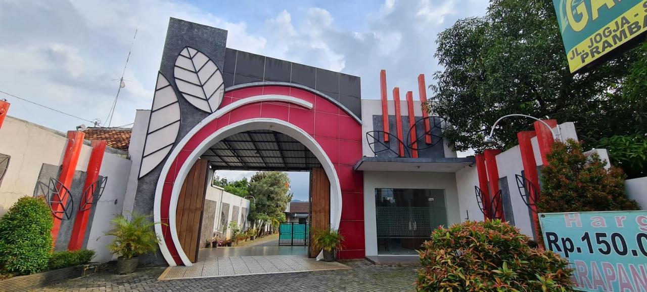 Oyo 90831 Hotel Gardenia Prambanan Solo Esterno foto