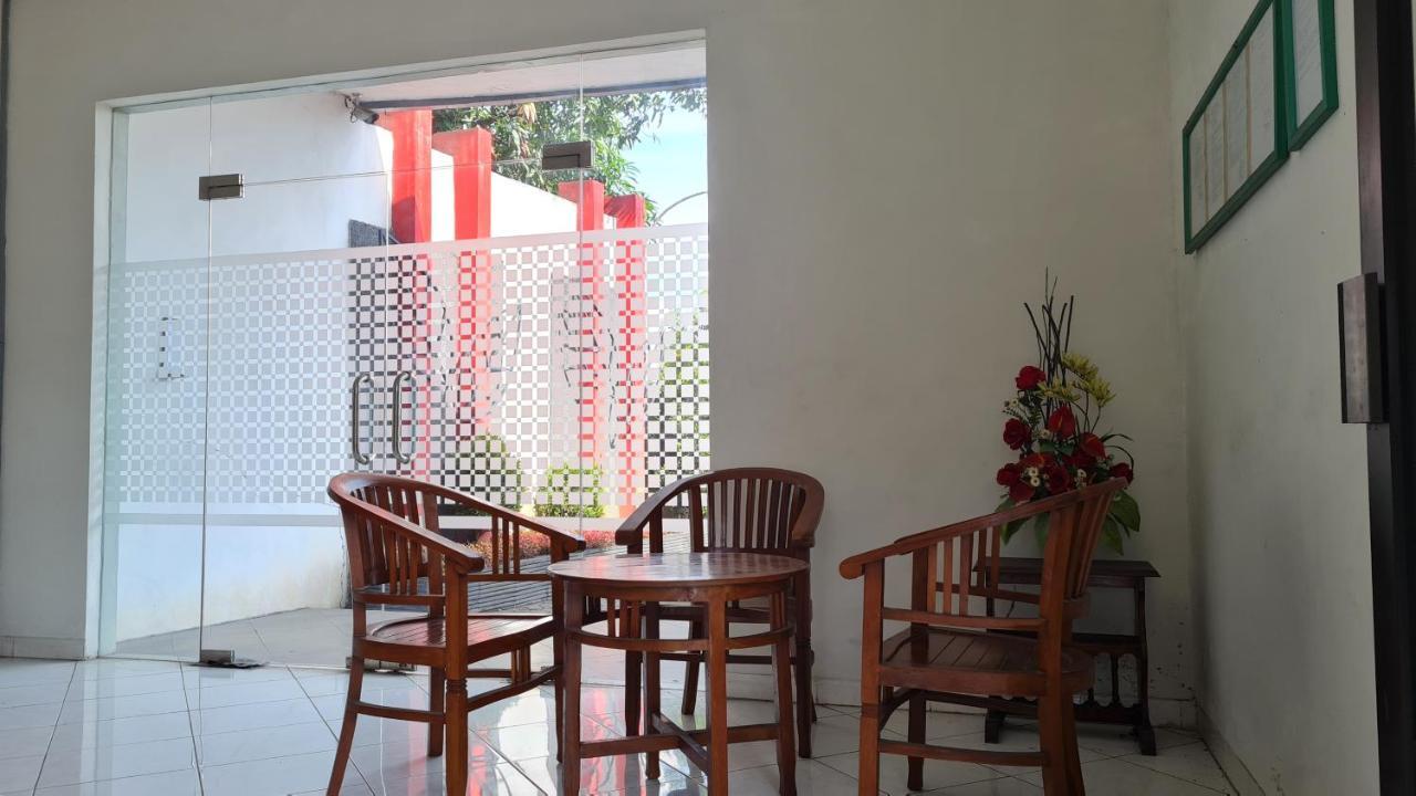 Oyo 90831 Hotel Gardenia Prambanan Solo Esterno foto