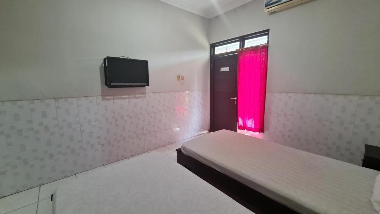 Oyo 90831 Hotel Gardenia Prambanan Solo Esterno foto