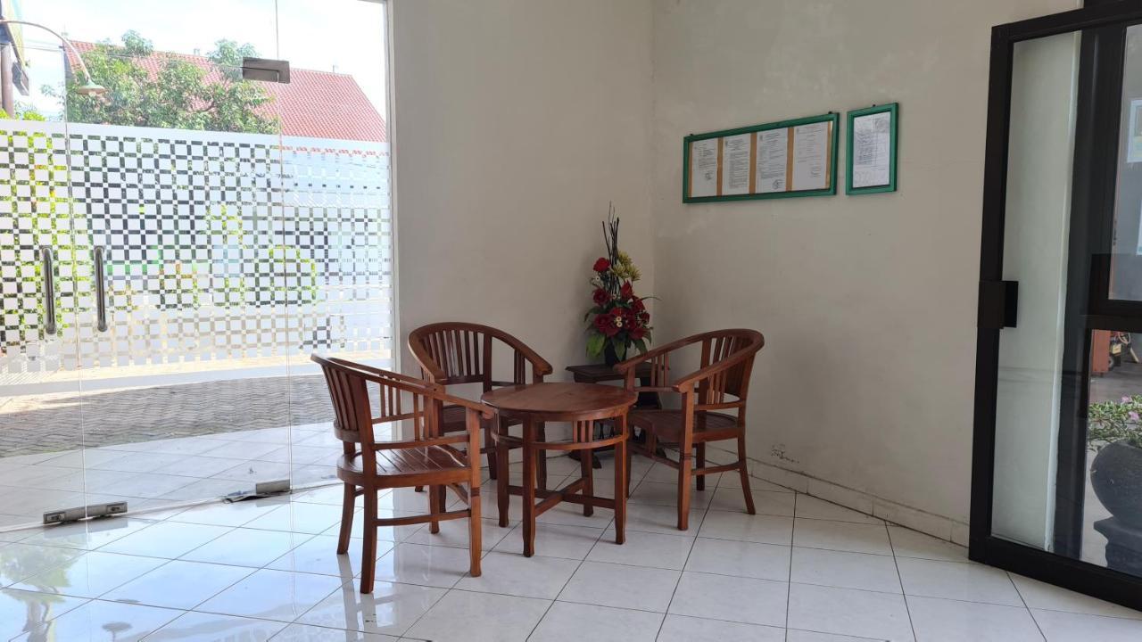Oyo 90831 Hotel Gardenia Prambanan Solo Esterno foto
